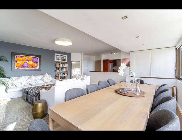 2 BEDROOM APARTMENT TO LET IN SEA POINT